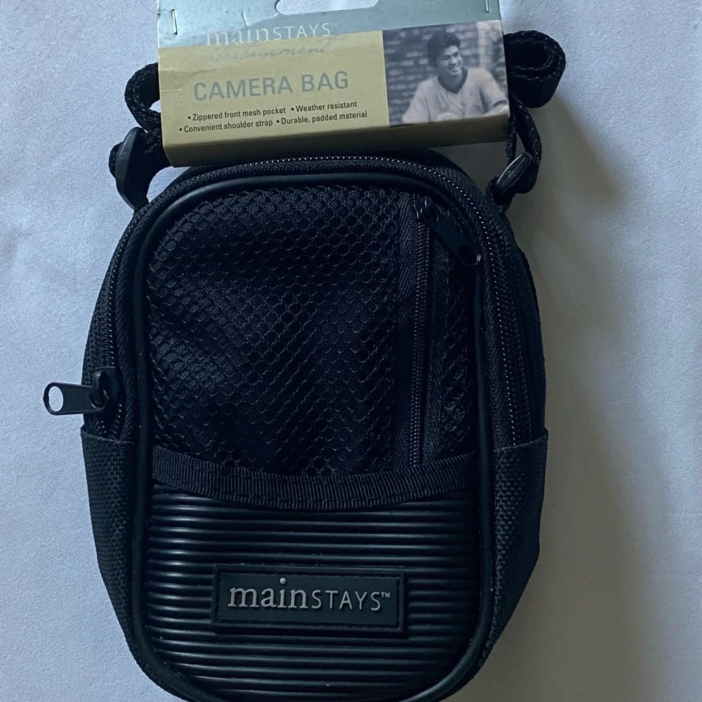 Mainstays Padded Camera Bag with 3 Zippered Compartments and Shoulder Strap. NWT